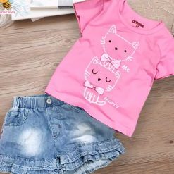 Áo thun mèo phối nơ quần jeans giả váy